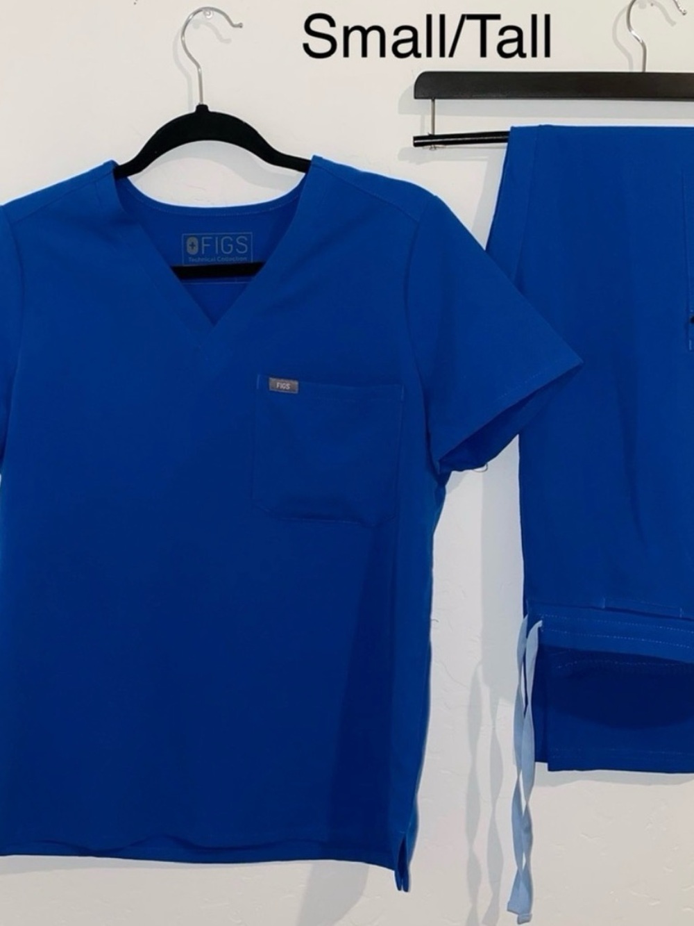 Figs Short Sleeve V-Neck Top in Royal Blue